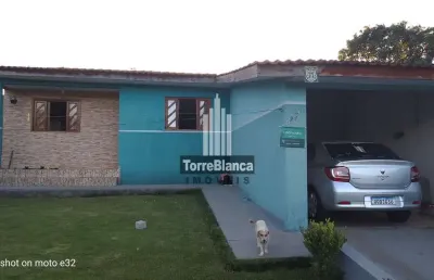 Casa moderna à venda na vila colinas verdes, 4 quartos (1 suíte), cozinha planejada, terreno amplo