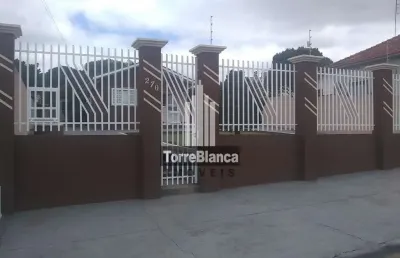 Casa à venda – 2 dormitórios, garagem, churrasqueira e amplo terreno