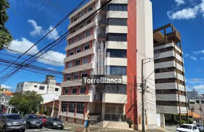 Apartamento central à venda com 3 quartos, suíte com banheira e 2 vagas de garagem
