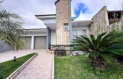 Casa mobiliada com piscina para locação, 4 quartos sendo 2 suítes, edícula com churrasqueira, 2 vag