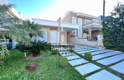 Casa mobiliada com piscina para locação, 3 quartos sendo 1 suíte, 4 vagas, 179m², cond. residencial