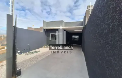 Casa para locação, 3 quartos sendo 1 suíte, churrasqueira, 2 banheiros, 2 vagas, quintal amplo, 82m