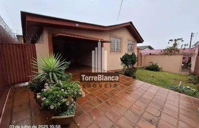 Casa para venda e locação, 3 quartos sendo 1 suíte, 2 vagas, terreno amplo, rio verde, uvaranas.