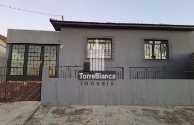 Locação - casa com 2 quartos, 2 banheiros, garagem coberta, terreno amplo, uvaranas.