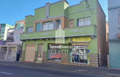 Locação - apartamento com 2 quartos, 2 banheiros, em frente ao colégio sagrada familia, centro.