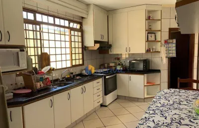 Casa com 3 quartos à venda, 230 m² por r$ 1.290.000 - zona 08 - maringá/pr