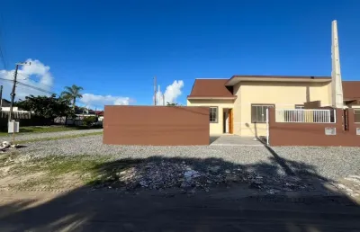 Casa de esquina com fácil acesso ao centro de itapoá/sc