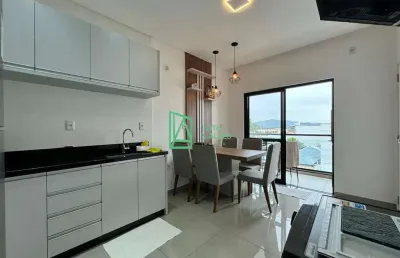 Apartamento mobiliado e com area diferenciada no centro de navegantes  a 300 metros do mar , sao 02