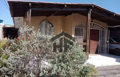 Casa à venda, com 3 quartos sendo 2 suites, com edícula, localizada no janga, paulista - pe.