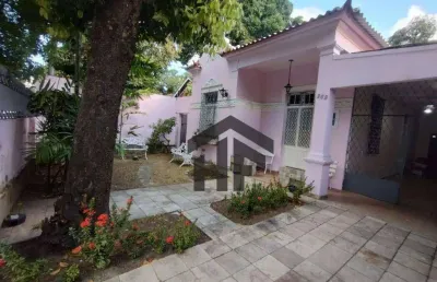 Casa comercial e residencial de 160m² para alugar, com 04 quartos e 3 salas, localizada em casa forte, recife - pernambuco.