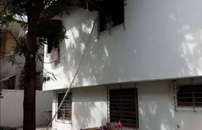 Casa de dois pavimentos, 360m, com 4 quartos, localizada em campo grande, recife - pernambuco.