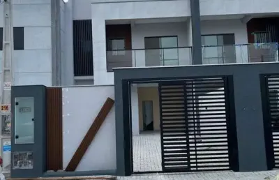 Sobrados 03 quartos a 200m do mar no bairro meia-praia em navegantes