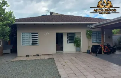Casa com 04 quartos na meia praia - navegantes - averbada - 180m do mar.