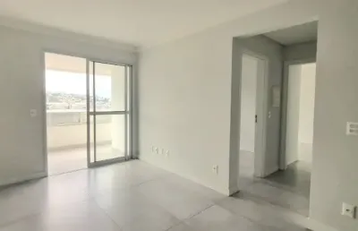 Apartamento com 2 quartos sendo 1 suíte no kobrasol