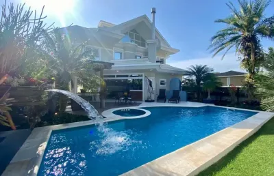 Casa de 5 quartos sendo suítes em jurerê internacional