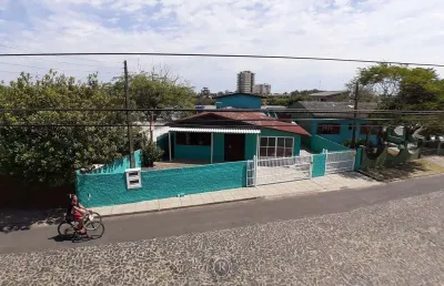 Casa com 3 quartos à venda na Rua Cristóvão Colombo, Predial, Torres