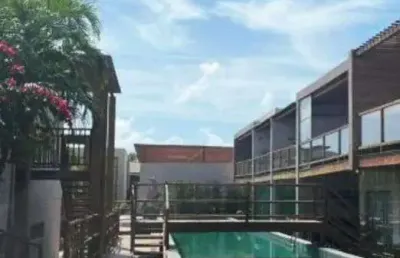 Vilage terreo com 79m2, 2 suítes e terreno de 145m2 em imbassaí - mata de são joão - bahia