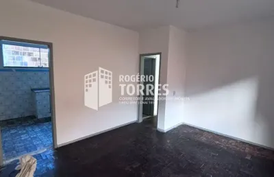 Apartamento a venda de 2/4, varanda, 1º andar na liberdade