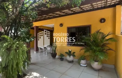 Casa triplex a venda de 4/4, 2 suítes e garagens + terraço na praia do flamengo