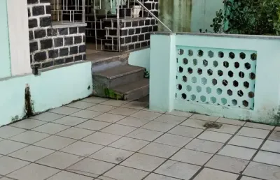 Casa espaçosa, em rua principal, otima localização,