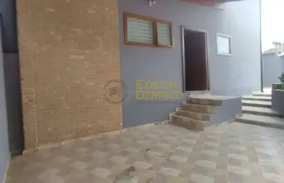 Sobrado á venda com 4 quartos, mombaça - pindamonhangaba