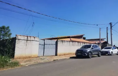 Casa á venda com 2 quartos, parque shangri-lá - pindamonhangaba