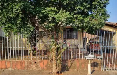 Casa com 3 quartos à venda na Rua Carlos Codato, 56, Centro, Cambé