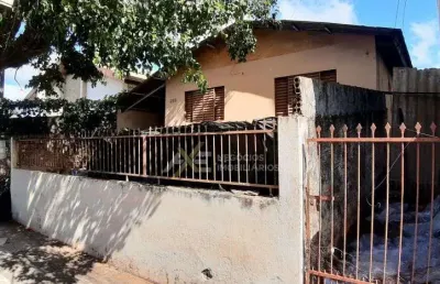 Casa com 2 quartos à venda na Rua Antônio Dias Adorno, 458, Jardim Silvino, Cambé