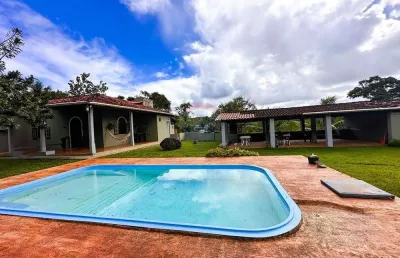 Casa térrea a venda no condomínio chácara do rio joanes em lauro de freitas