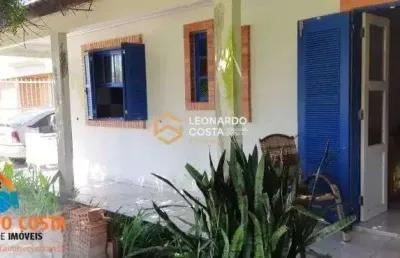Casa com anexo próximo ao mar no centro de cidreira