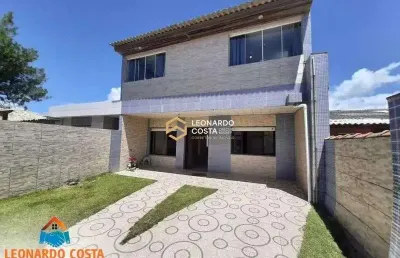 Bela casa com dois andares no centro de cidreira proximo do mar