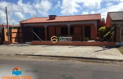 Casa com anexo próximo ao mar no centro de cidreira