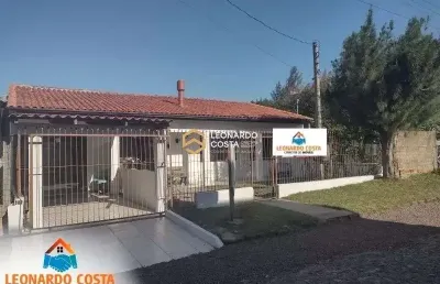 Casa com excelente localização no centro de cidreira