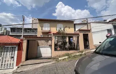 Sobrado à venda com 4 dormitórios e 3 vagas localizado no mandaqui:  - 4 dormitórios sendo 1 suíte e 2 com varanda - 2 banheiros - sala para 2 ambient