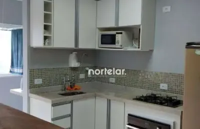 Apartamento amplo a 500m da praia da enseada – 3 dormitórios, varanda e lazer!