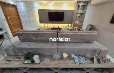 Apresentamos este maravilhoso sobrado pronto para morar, com excelente padrão de acabamento e decoração moderna. com 3 amplas suítes, este imóvel ofer