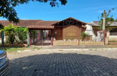 Linda cas de madeira nobre com 3 dorm. suite e garagem