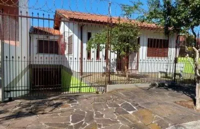 Linda casa  no jardim vila nova muito ampla e bem construida