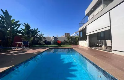 Casa alto padrão com 247m², 4 quartos para locação no condomínio alphaville em ribeirão preto/sp i imobiliária brioni imóveis
