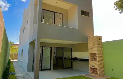 Linda casa dúplex em eusébio , com hom off, teto elevado, vaeanda gourmet,  as margens da  ce 060 com  acesso fácil  as principais vias de tráfego  e   as  belas prais  de fortaleza e região