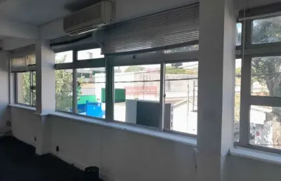 Excelente galpão na vila cruzeiro, 3 andares, 3 salas, 9 banheiros.