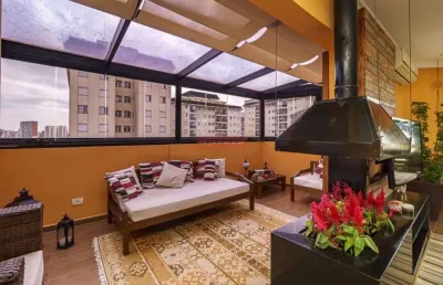 Excelente cobertura duplex localizada no final da roberto marinho!