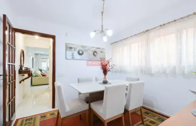 Excelente sobrado reformado de 158m² de área construída (em um terreno de 125m²),
