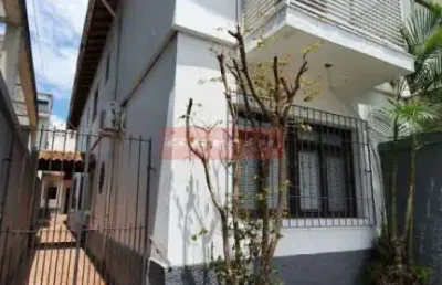 Agradável casa na chácara santo antônio, 179 m de terreno, 3 dorm, 2 salas, 3 banheiros. 3 vagas.