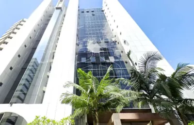 Conj. comercial - 223m², 1 sala, 4 banheiros e 5 vagas.