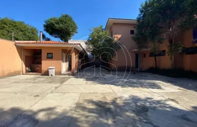 Sobrado comercial á venda com 7 vagas de garagem e 4 banheiros