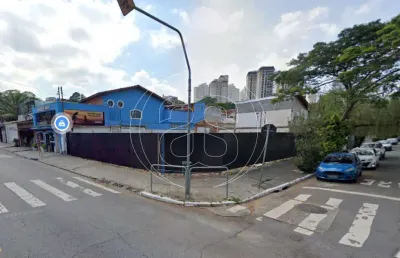 Terreno comercial de esquina com 460m² de área total