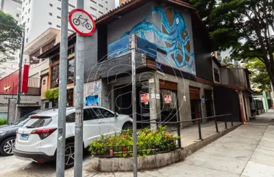 Casa comercial para alugar na Rua Inhambú, 687, Moema, São Paulo