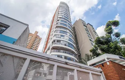 Desfrute do luxo e conforto nesta espaçosa cobertura de 370m²!