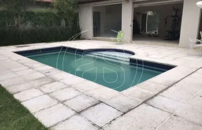 Casa térrea com piscina e 3 suítes para venda no alto da boa vista.